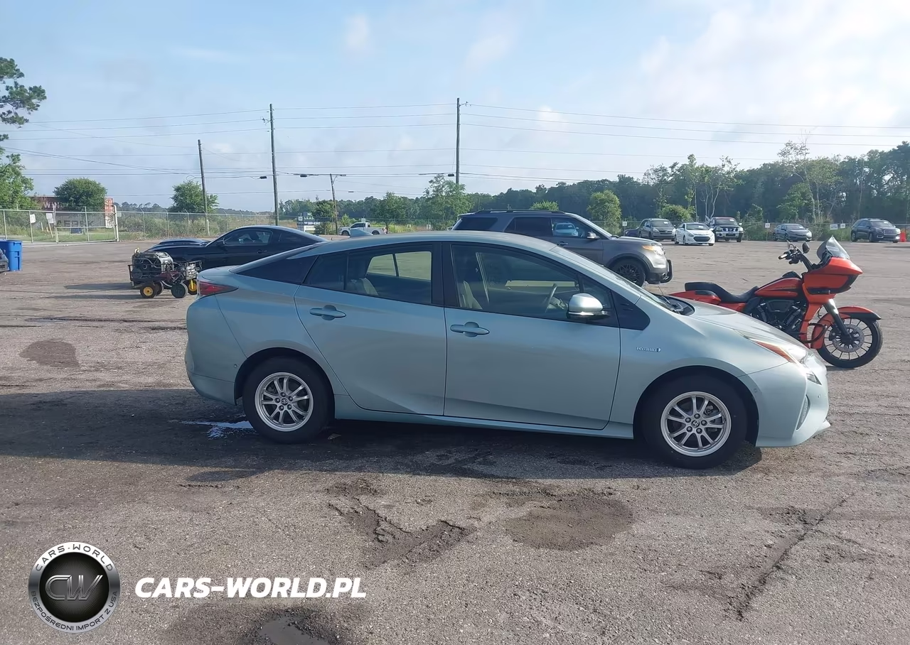 2018 Toyota Prius Three VIN:JTDKARFU9J3546476 - 13