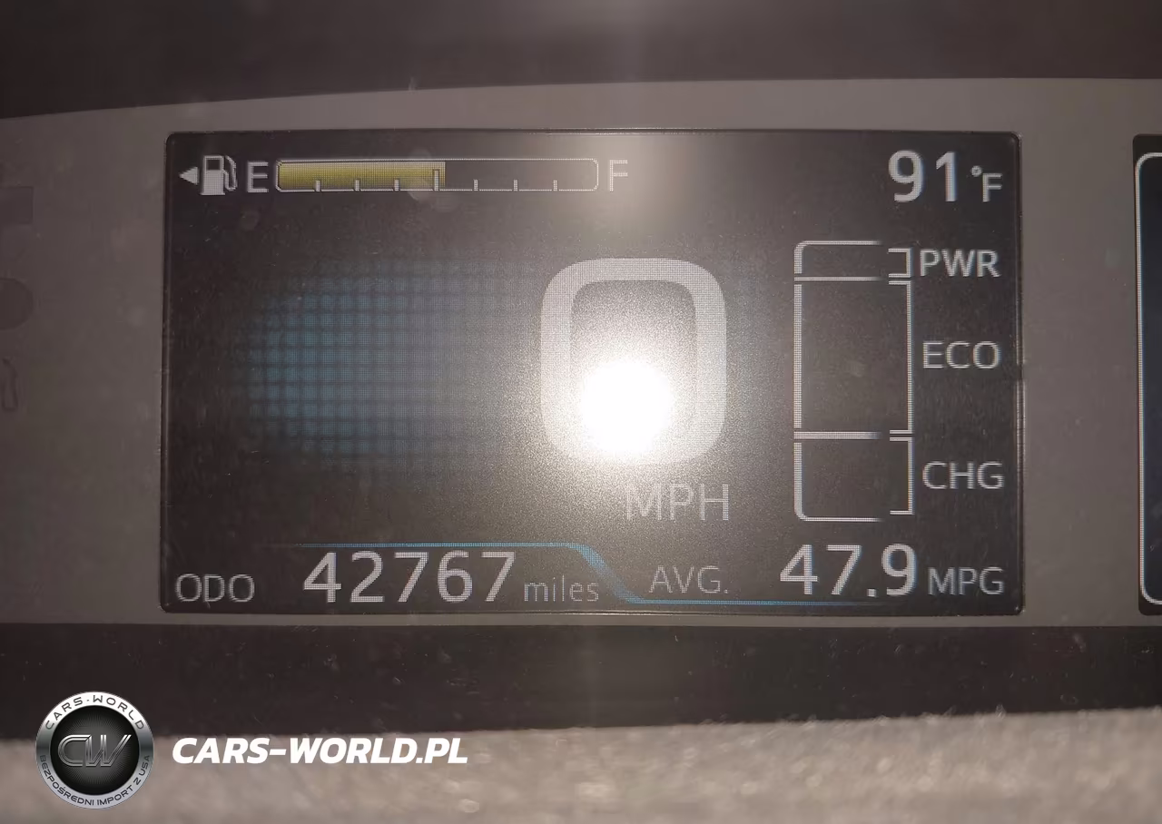 2018 Toyota Prius Three VIN:JTDKARFU9J3546476 - 15