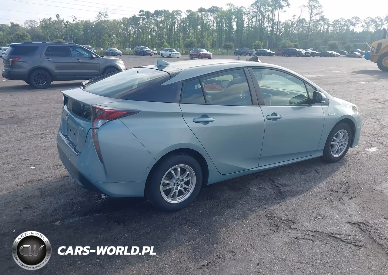 2018 Toyota Prius Three VIN:JTDKARFU9J3546476 - 4