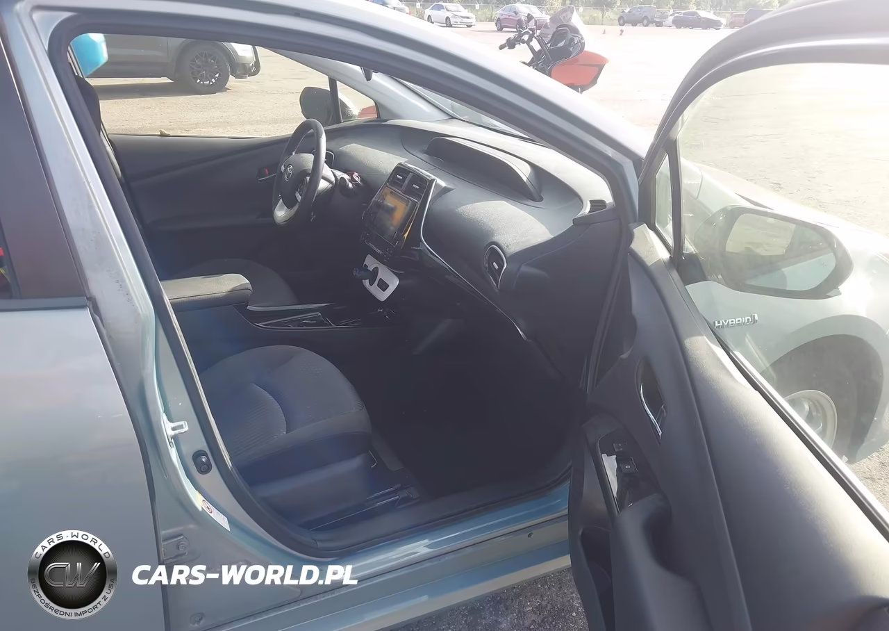 2018 Toyota Prius Three VIN:JTDKARFU9J3546476 - 5