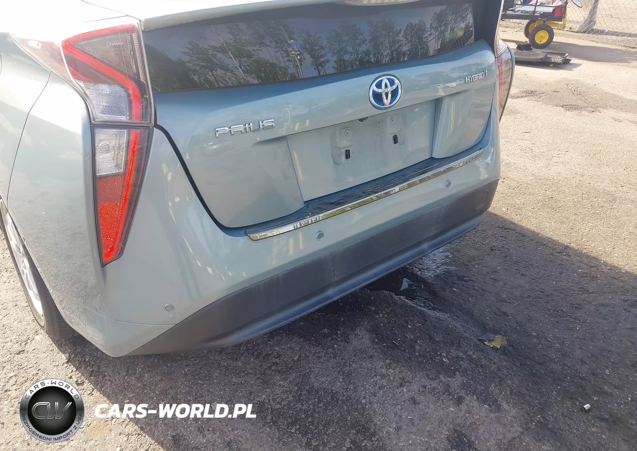 2018 Toyota Prius Three VIN:JTDKARFU9J3546476 - 6