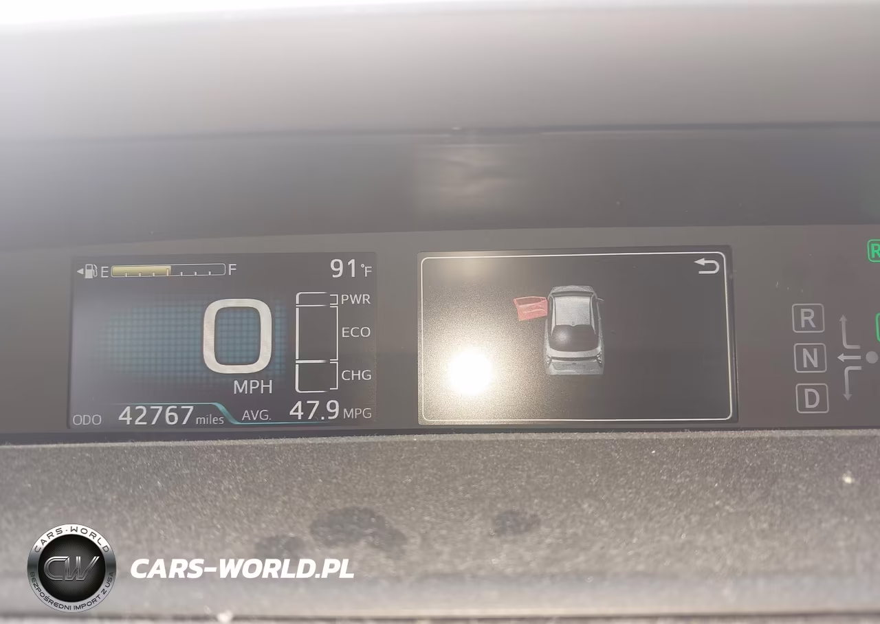 2018 Toyota Prius Three VIN:JTDKARFU9J3546476 - 7