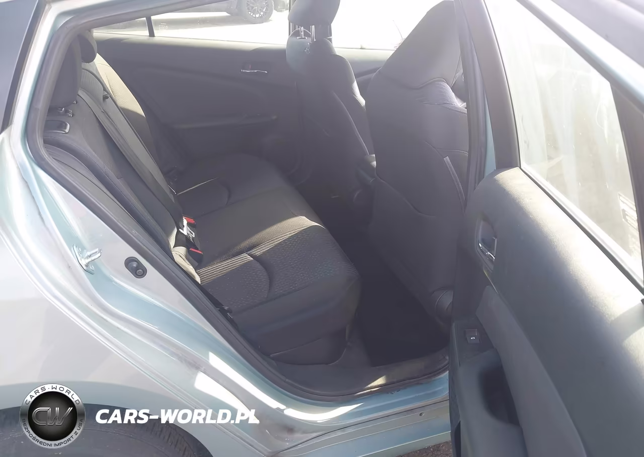 2018 Toyota Prius Three VIN:JTDKARFU9J3546476 - 8