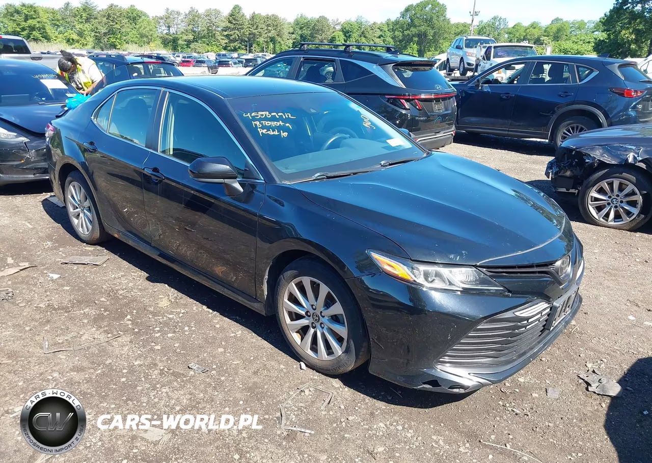 2018 Toyota Camry Le – zdjęcie 1 z 16