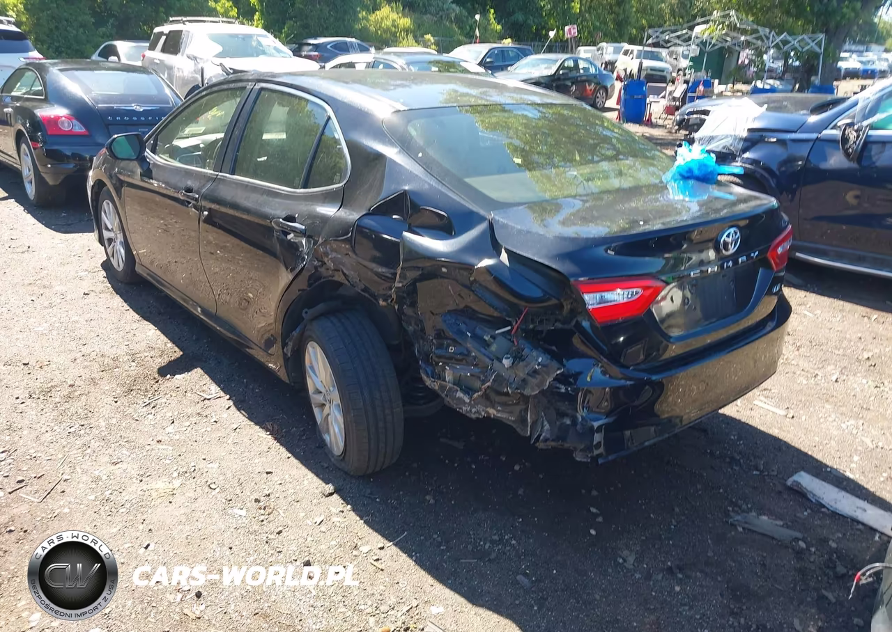 2018 Toyota Camry Le VIN:JTNB11HK5J3031760 - 3