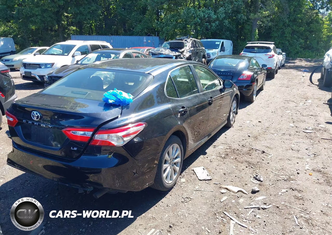 2018 Toyota Camry Le VIN:JTNB11HK5J3031760 - 4
