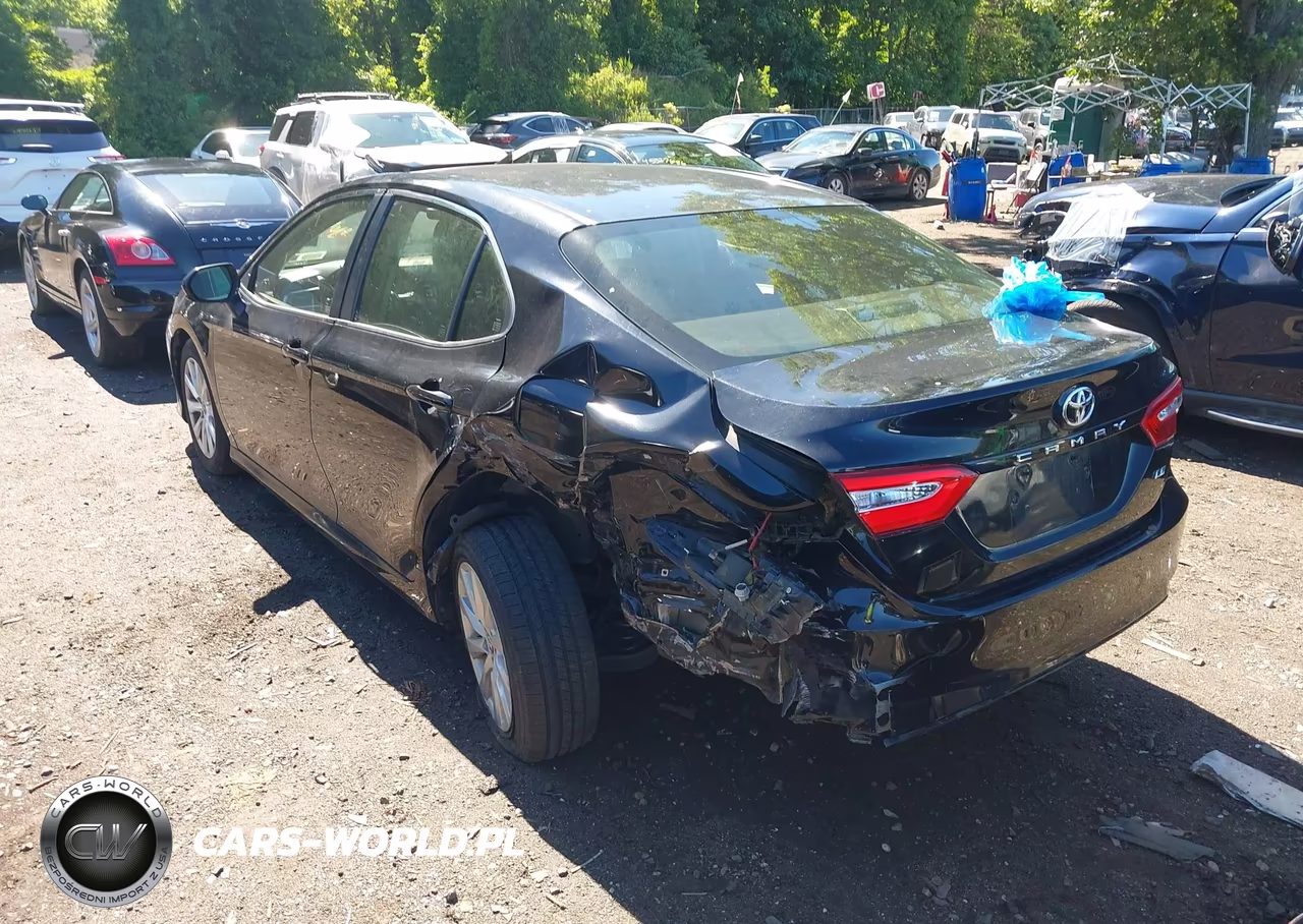 2018 Toyota Camry Le VIN:JTNB11HK5J3031760 - 6