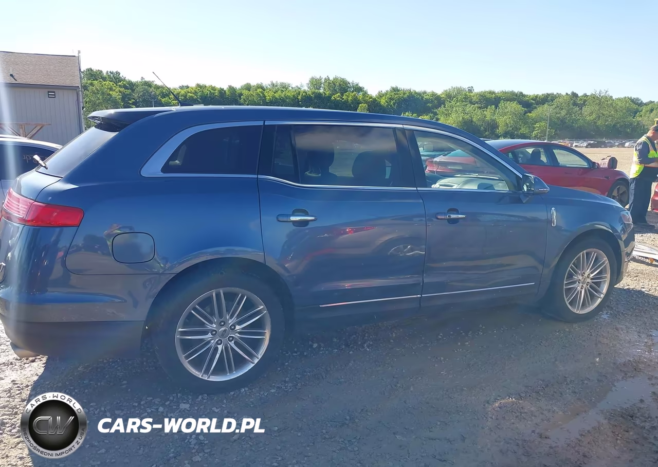 2019 Lincoln Mkt Reserve VIN:2LMHJ5AT4KBL00793 - 13