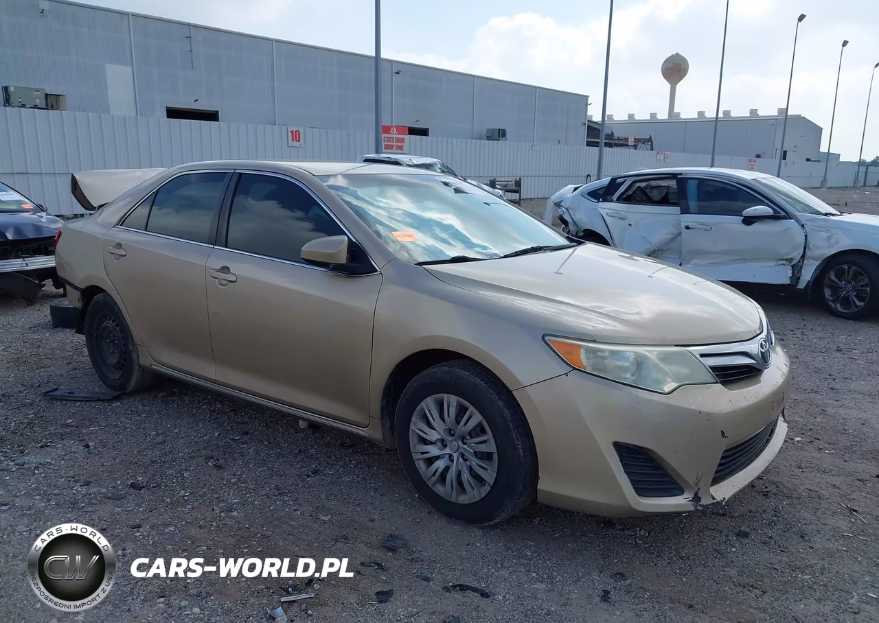 2012 Toyota Camry Le – zdjęcie 1 z 17