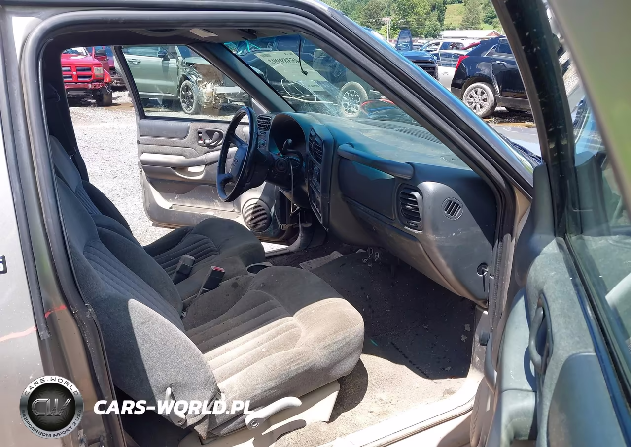 2002 Chevrolet S-10 Ls VIN:1GCCS145928123609 - 5