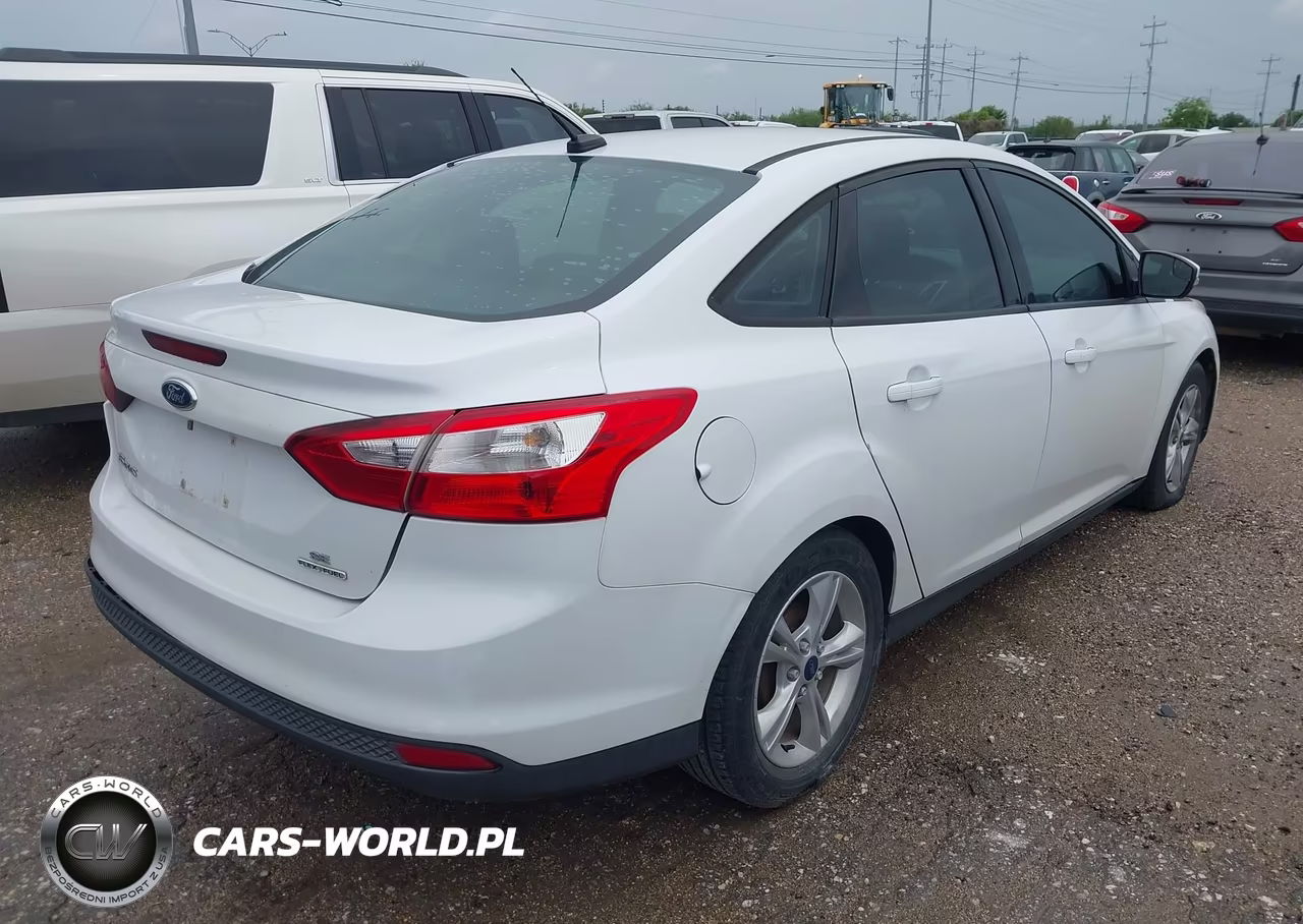 2014 Ford Focus Se VIN:1FADP3F23EL348474 - 4