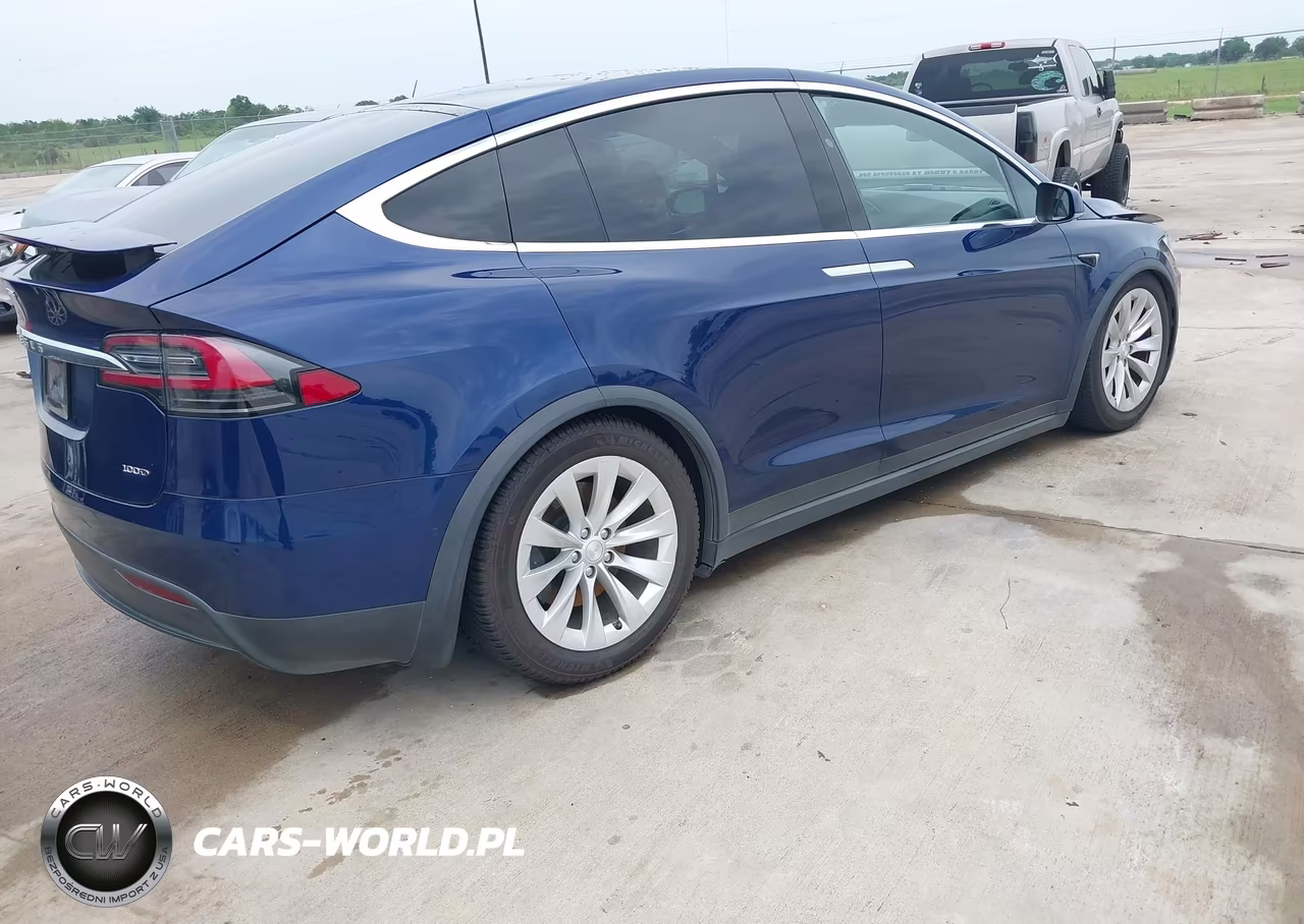 2017 Tesla Model X 100D-75D-90D VIN:5YJXCBE24HF054703 - 4