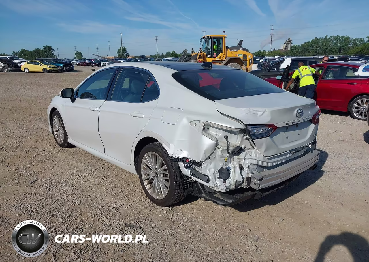 2018 Toyota Camry Xle VIN:4T1B11HK4JU107740 - 3