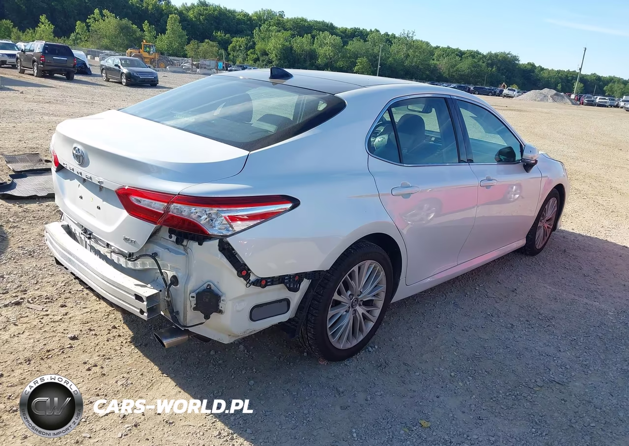 2018 Toyota Camry Xle VIN:4T1B11HK4JU107740 - 4