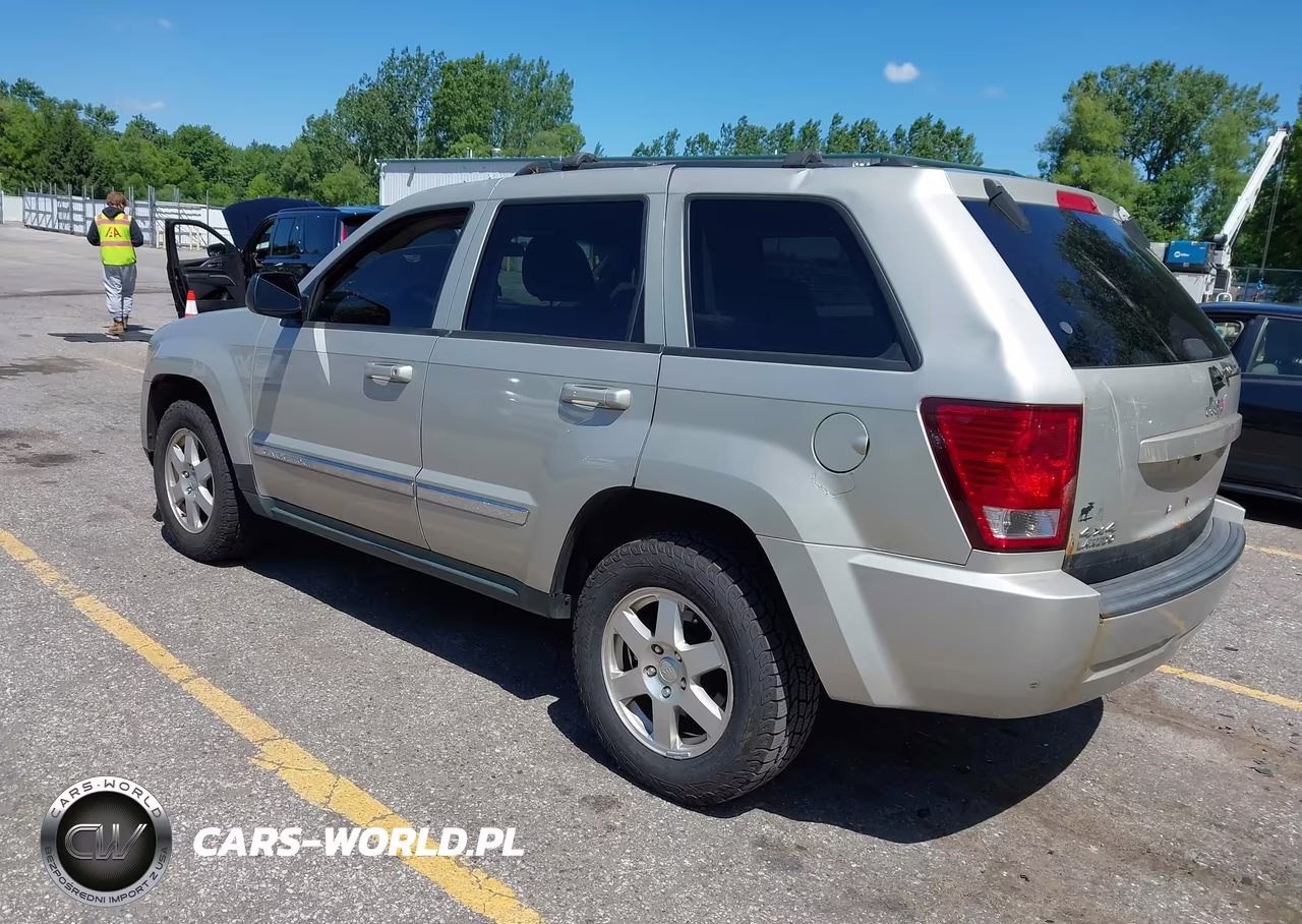 2010 Jeep Grand Cherokee Laredo VIN:1J4PR4GK7AC105292 - 3