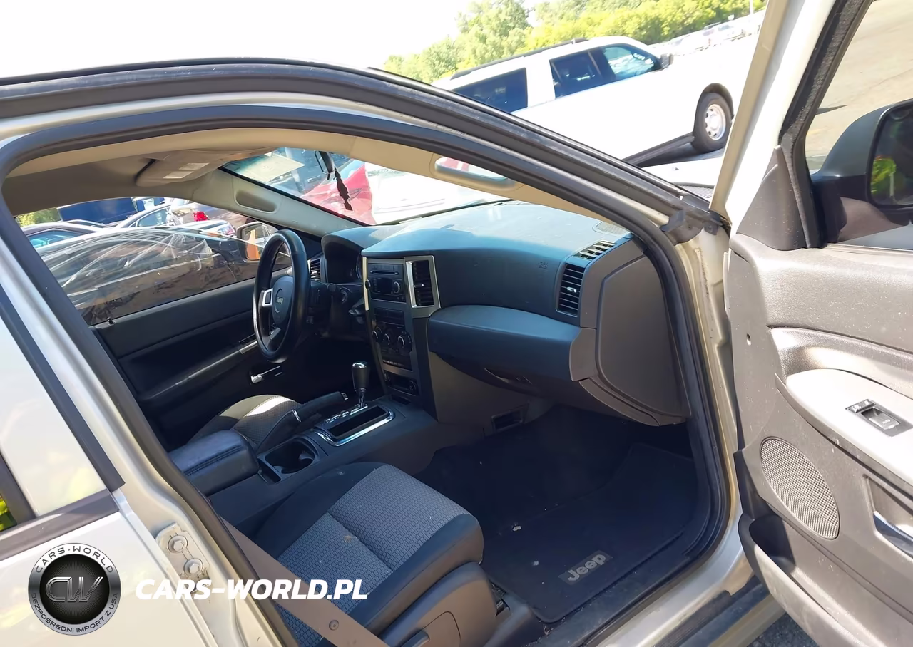 2010 Jeep Grand Cherokee Laredo VIN:1J4PR4GK7AC105292 - 5