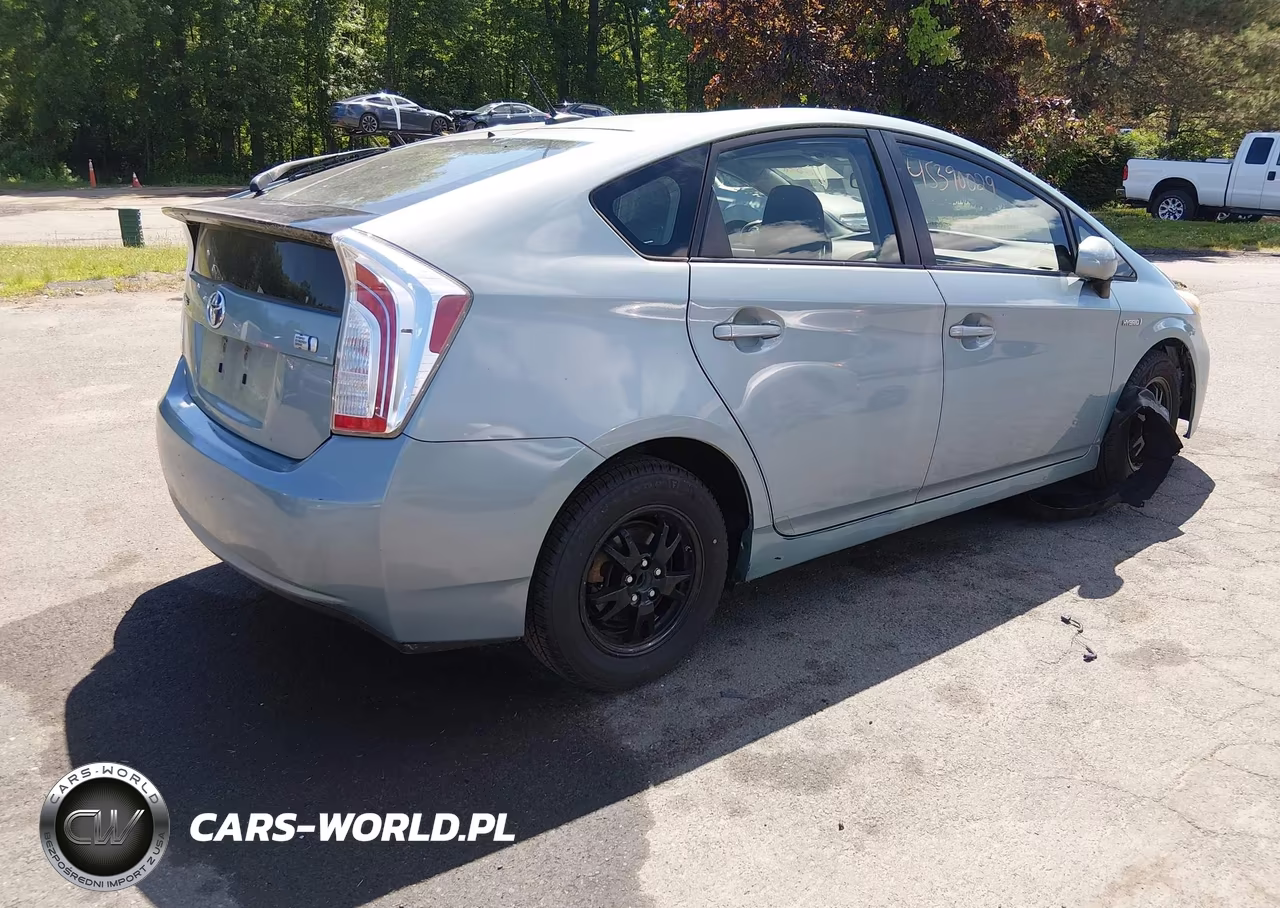 2014 Toyota Prius Three VIN:JTDKN3DU8E1745704 - 4