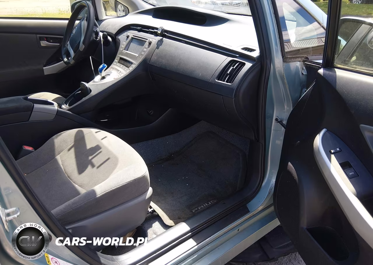 2014 Toyota Prius Three VIN:JTDKN3DU8E1745704 - 5