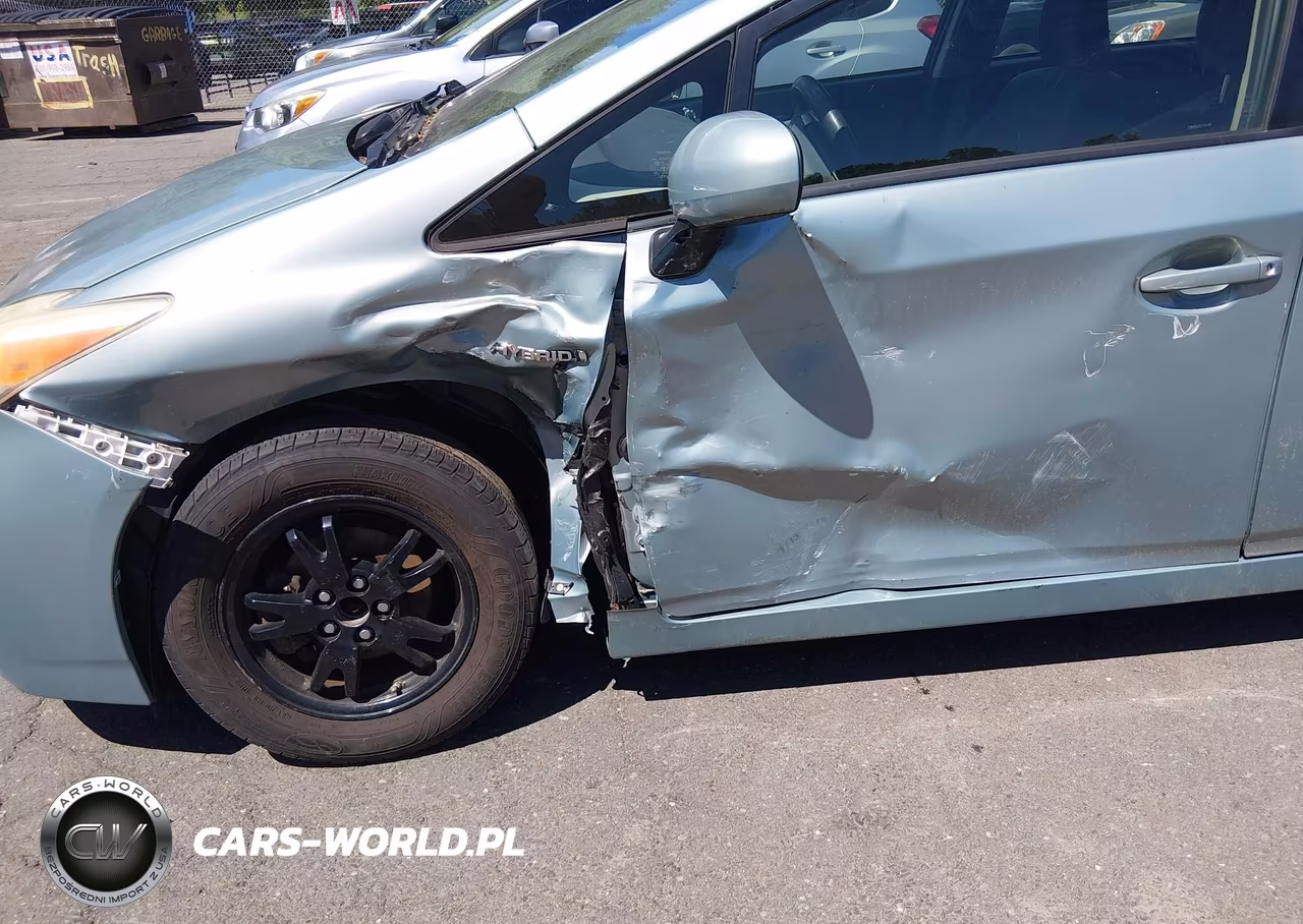 2014 Toyota Prius Three VIN:JTDKN3DU8E1745704 - 6