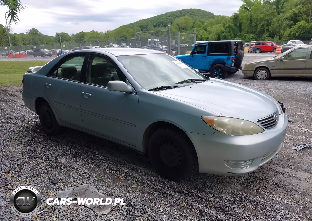 2005 Toyota Camry Le – zdjęcie 1 z 16