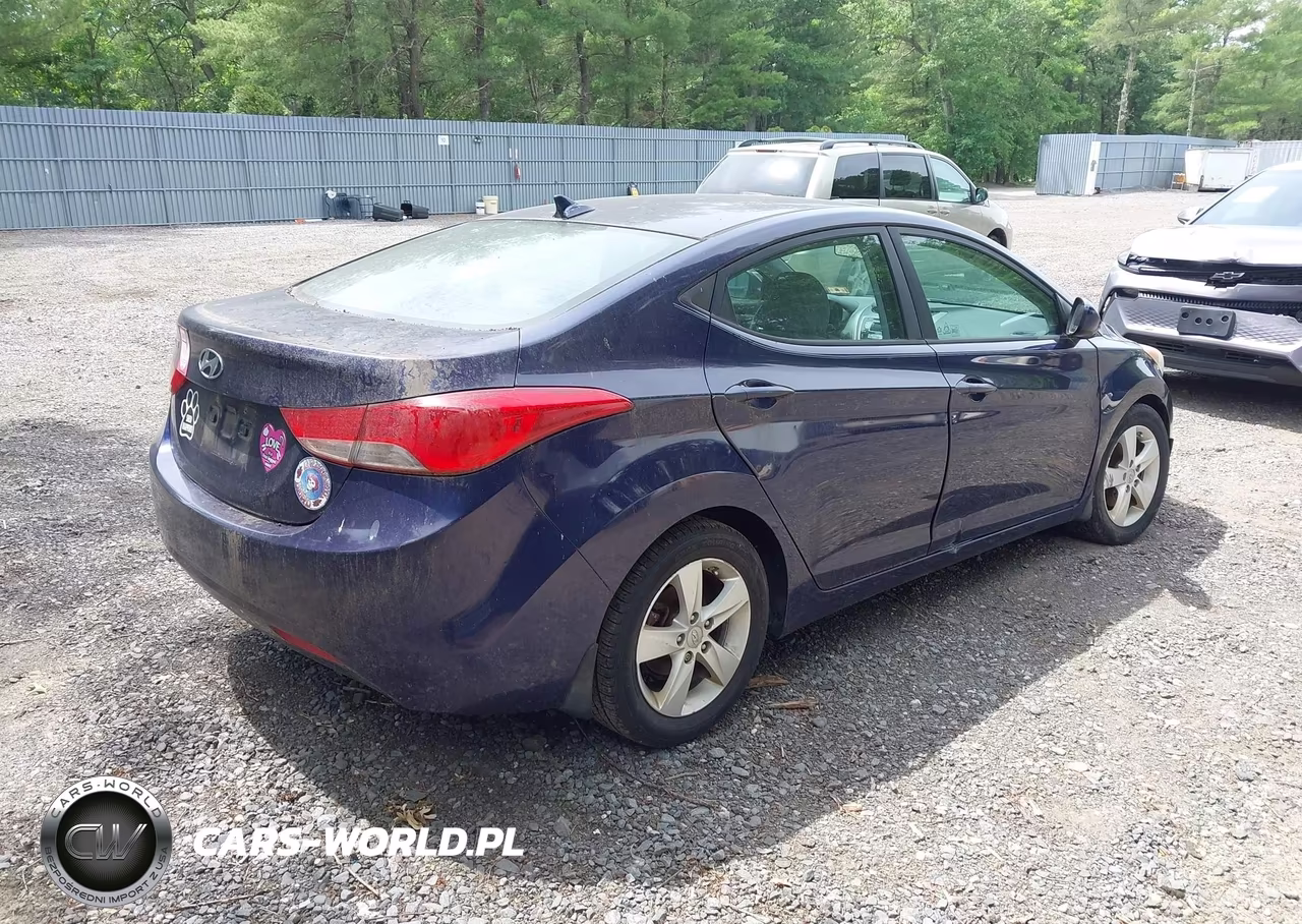 2013 Hyundai Elantra Gls VIN:5NPDH4AE3DH347584 - 4