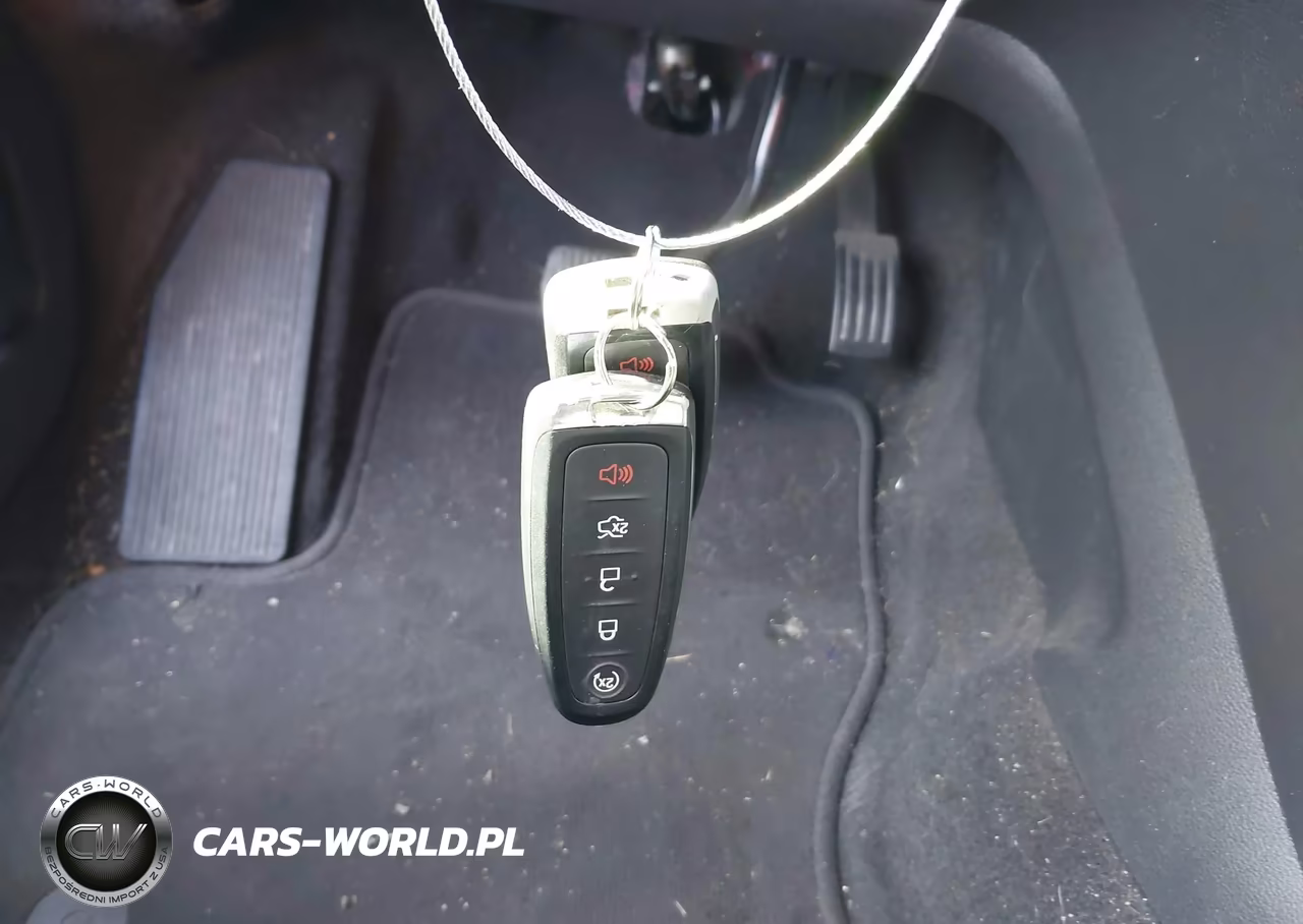 2017 Ford Escape Titanium VIN:1FMCU0J9XHUF10645 - 11