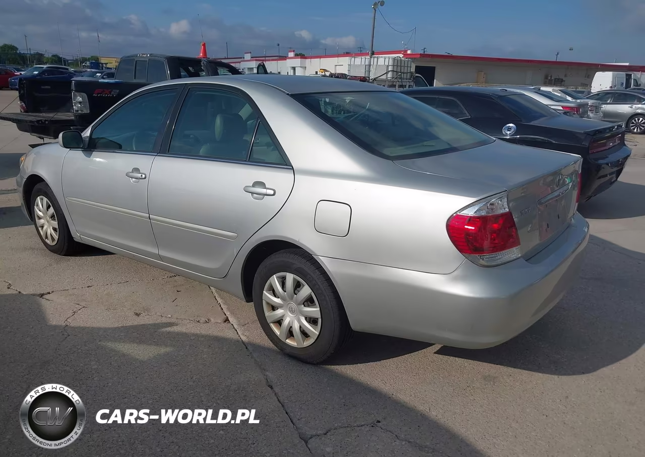 2005 Toyota Camry Le VIN:4T1BE32K75U540113 - 3