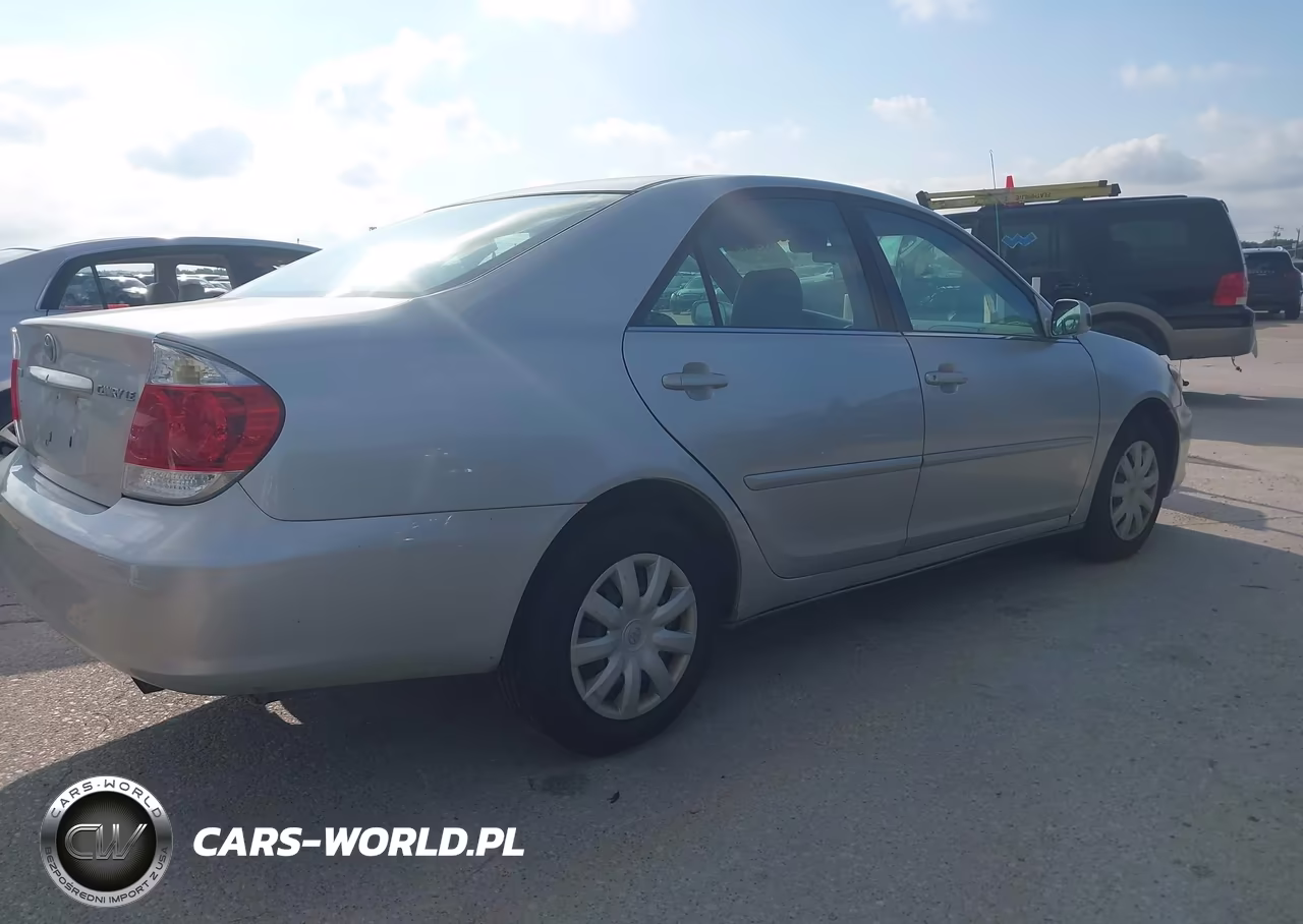 2005 Toyota Camry Le VIN:4T1BE32K75U540113 - 4