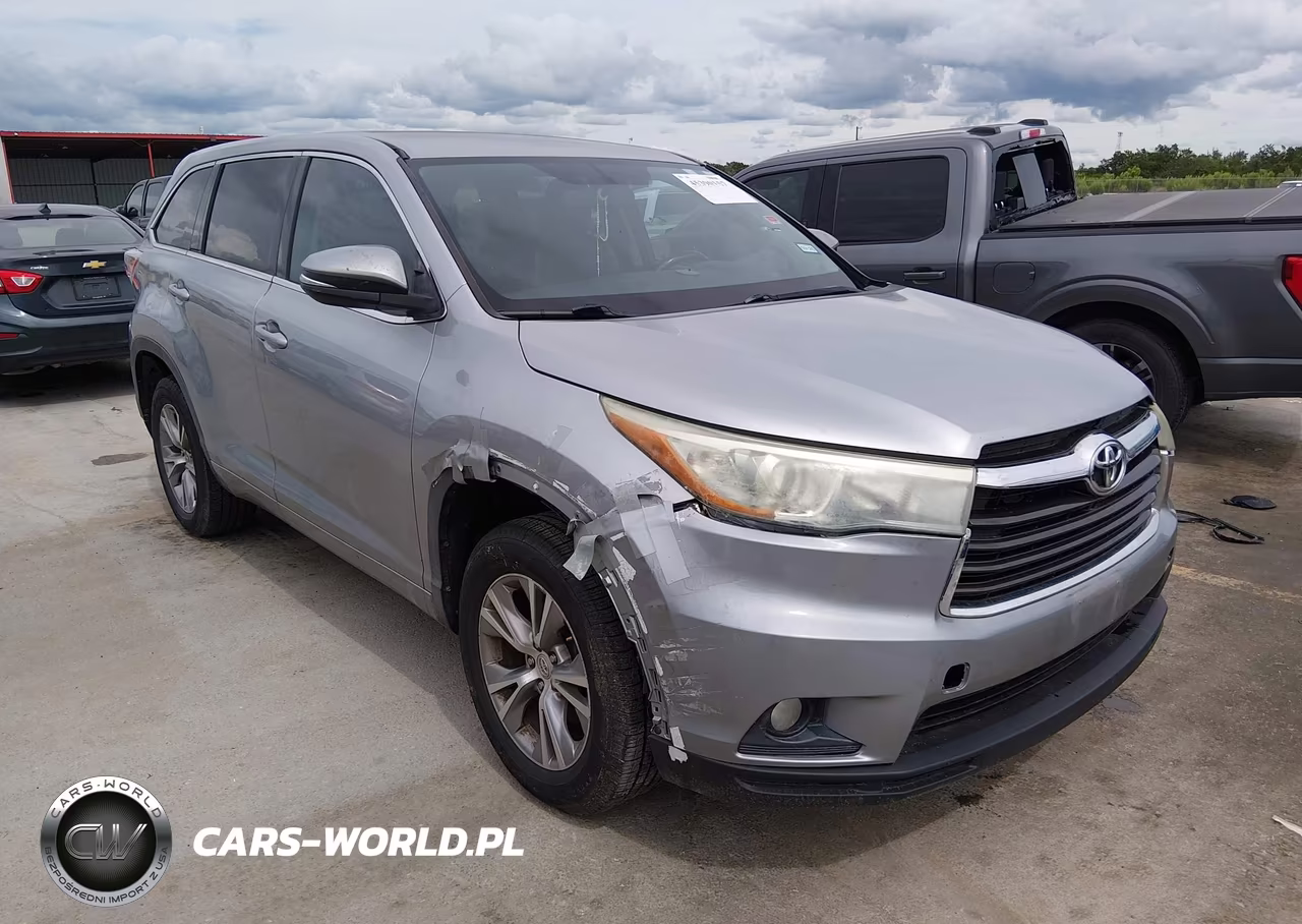 2015 Toyota Highlander Le Plus V6 – zdjęcie 1 z 17