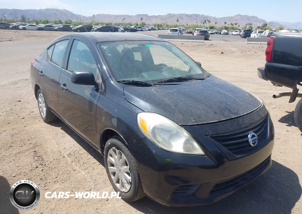 2013 Nissan Versa 1.6 S – zdjęcie 1 z 11