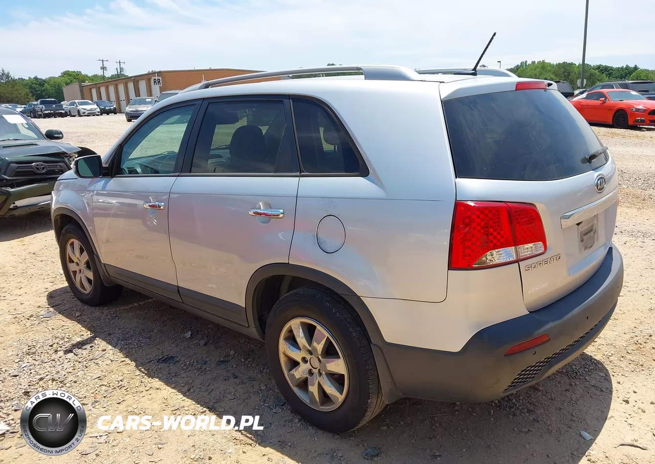 2011 Kia Sorento Lx VIN:5XYKT3A13BG185053 - 3
