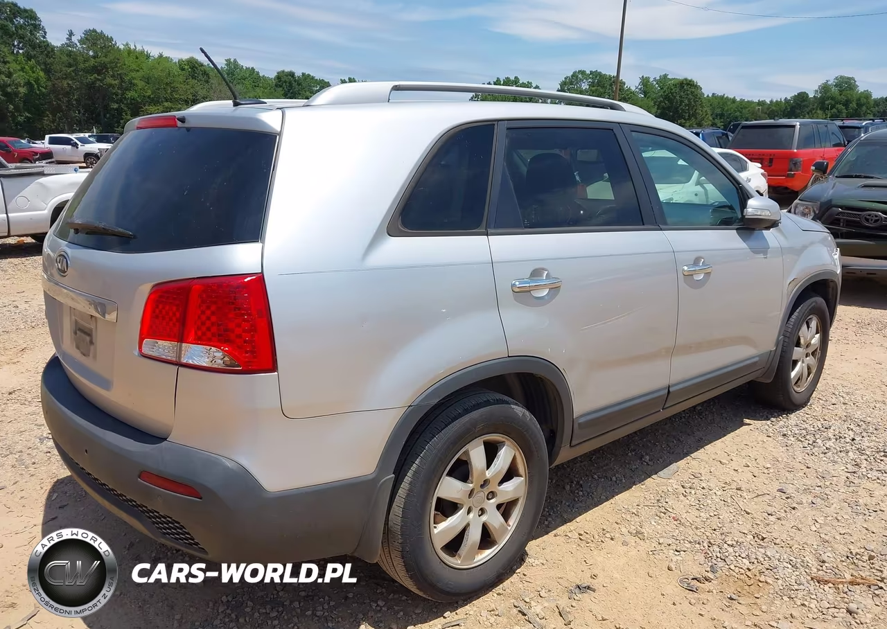 2011 Kia Sorento Lx VIN:5XYKT3A13BG185053 - 4
