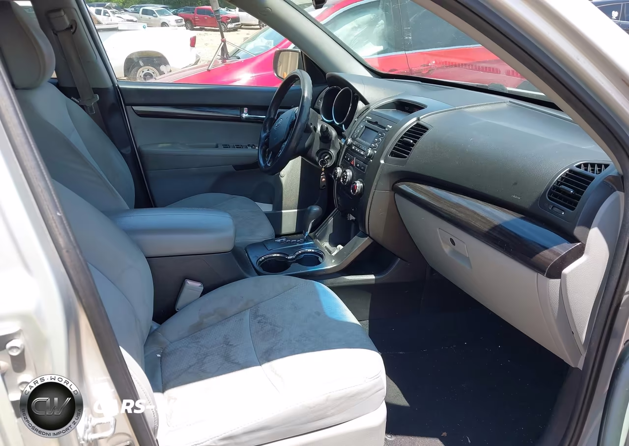 2011 Kia Sorento Lx VIN:5XYKT3A13BG185053 - 5