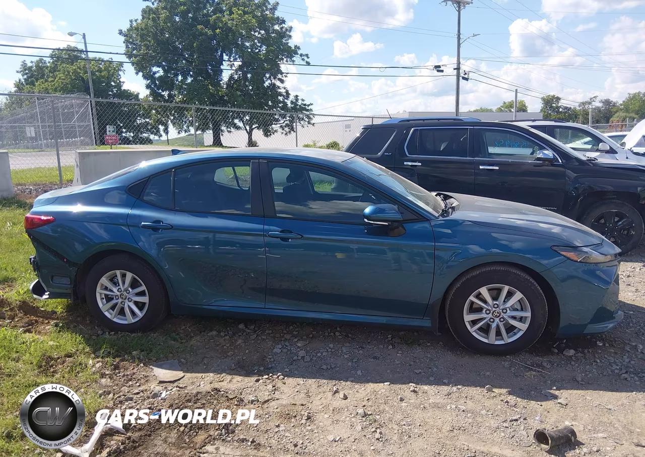 2026 Toyota Camry Le VIN:4T1DAACK2TU224221 - 14