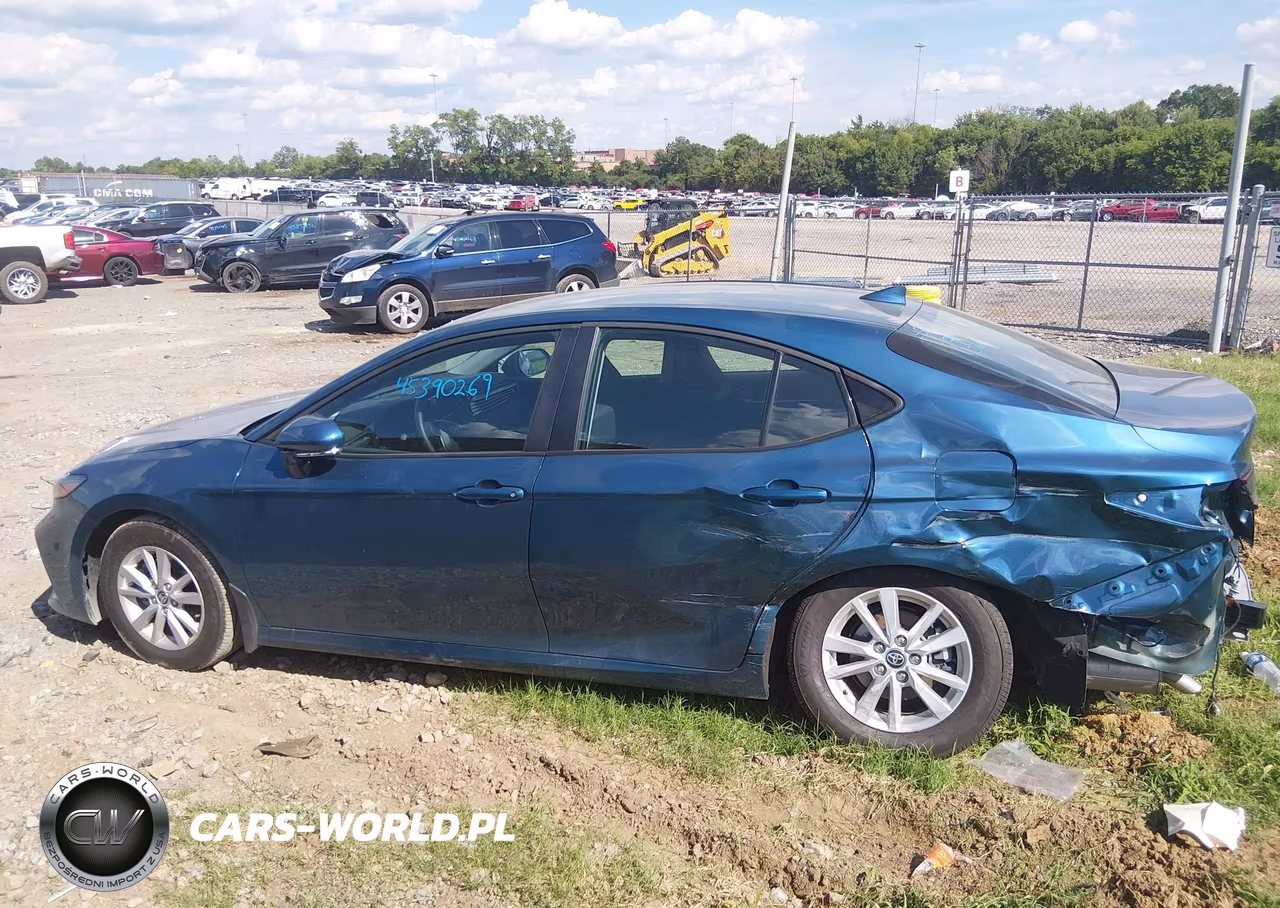 2026 Toyota Camry Le VIN:4T1DAACK2TU224221 - 15