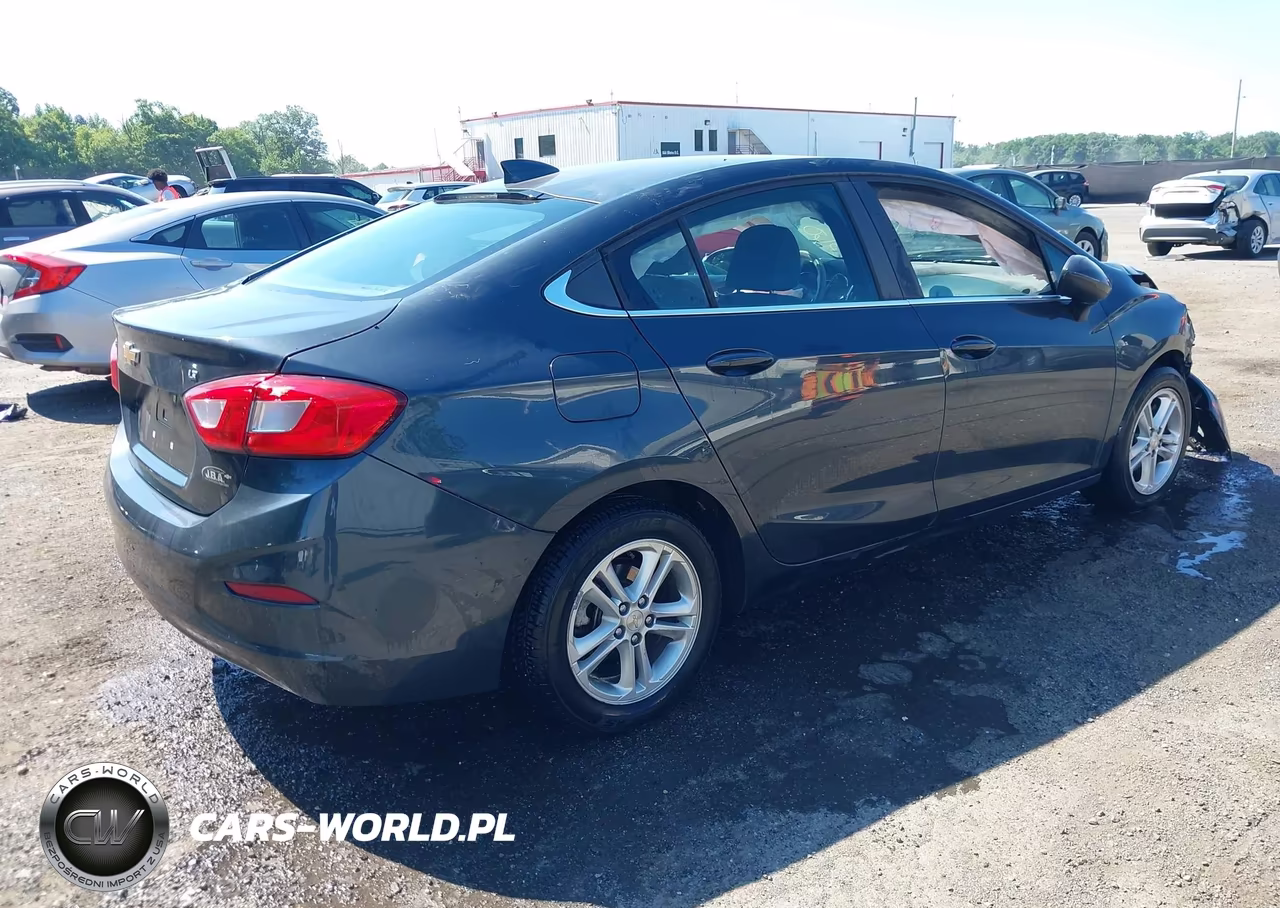 2018 Chevrolet Cruze Lt Auto VIN:1G1BE5SMXJ7159388 - 4