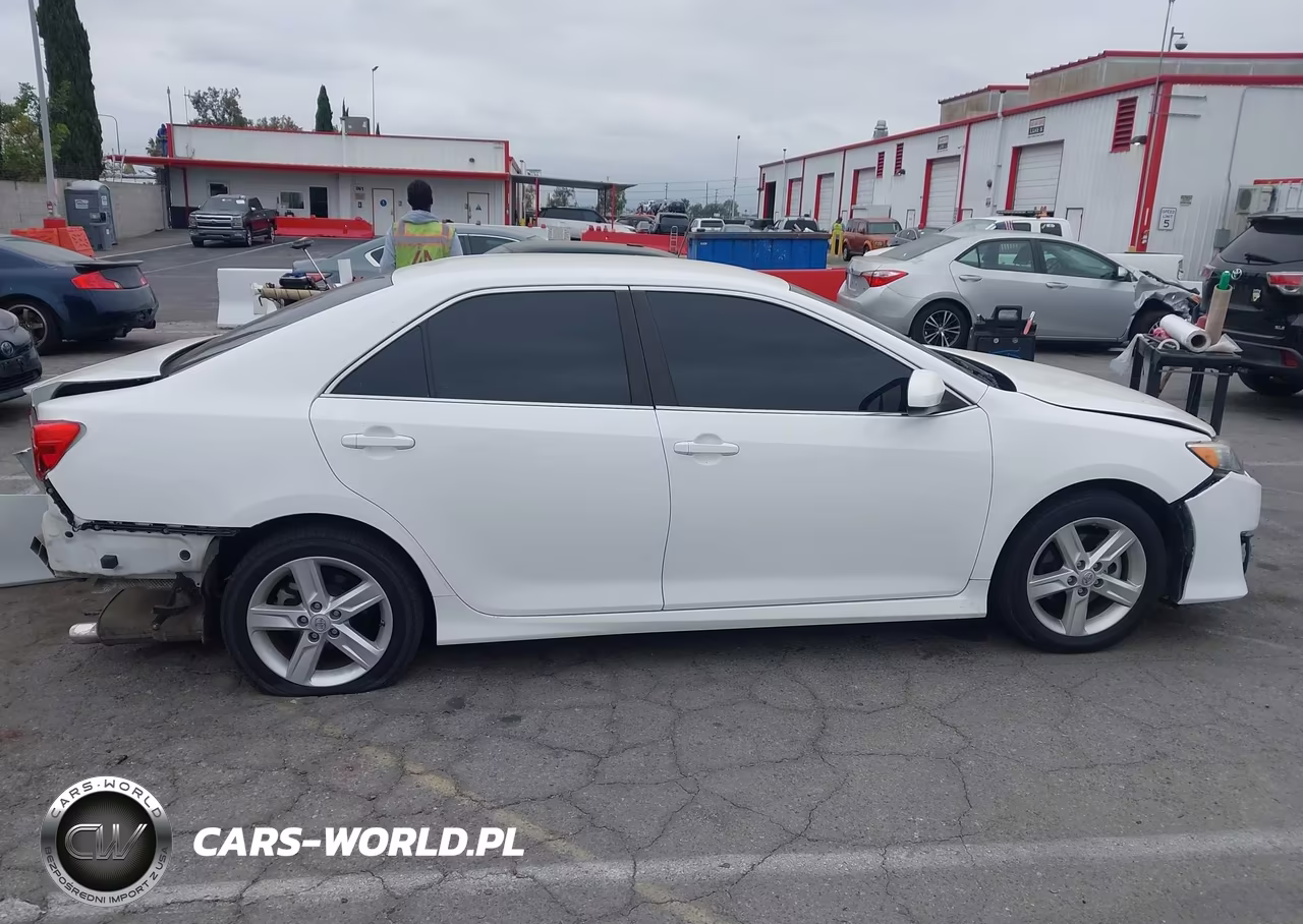 2014 Toyota Camry Se VIN:4T1BF1FKXEU868637 - 14