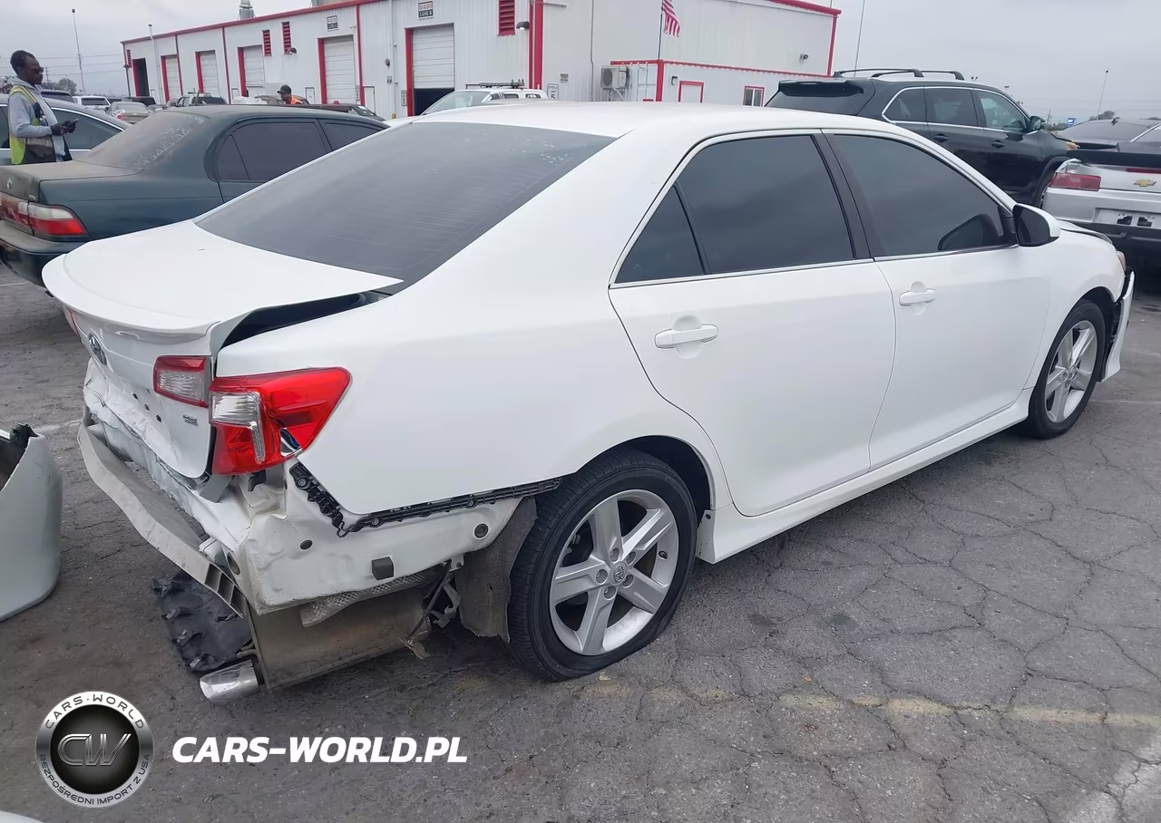 2014 Toyota Camry Se VIN:4T1BF1FKXEU868637 - 4