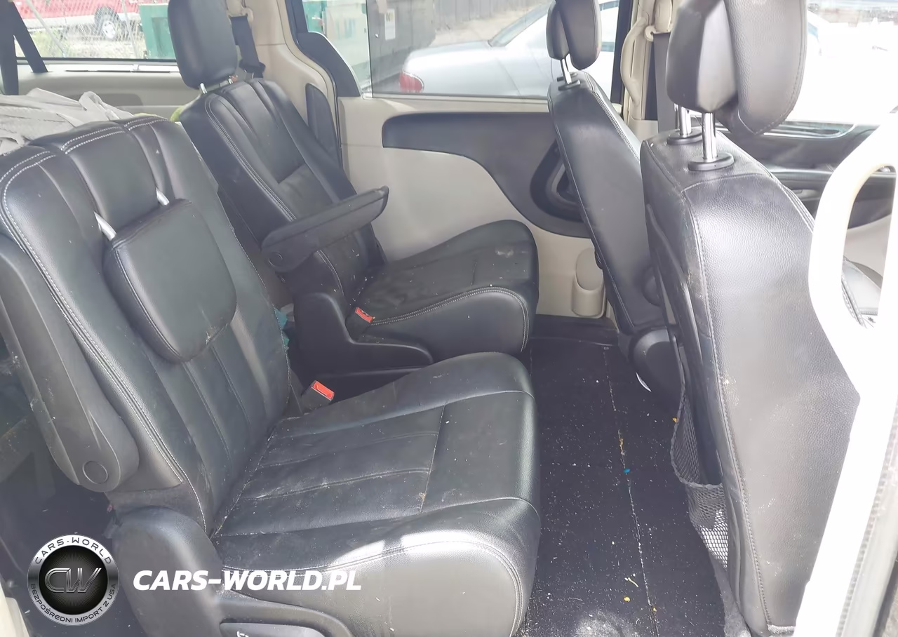 2016 Chrysler Town & Country Touring VIN:2C4RC1BG0GR127345 - 8