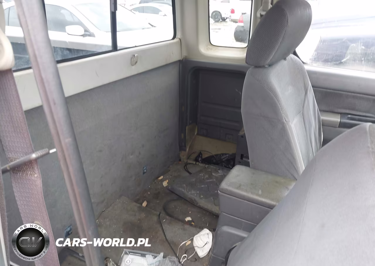 2004 Nissan Frontier Xe VIN:1N6DD26T44C477745 - 8
