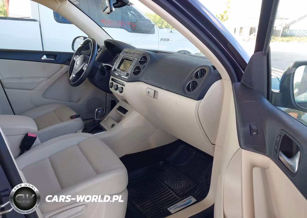 2016 Volkswagen Tiguan S VIN:WVGAV7AX9GW601002 - 5