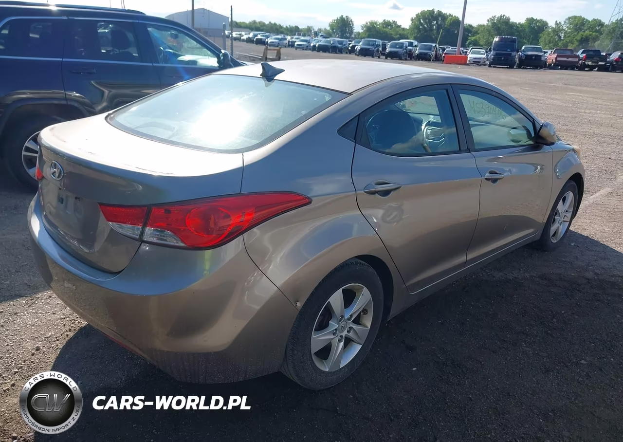2013 Hyundai Elantra Gls VIN:5NPDH4AEXDH159595 - 4