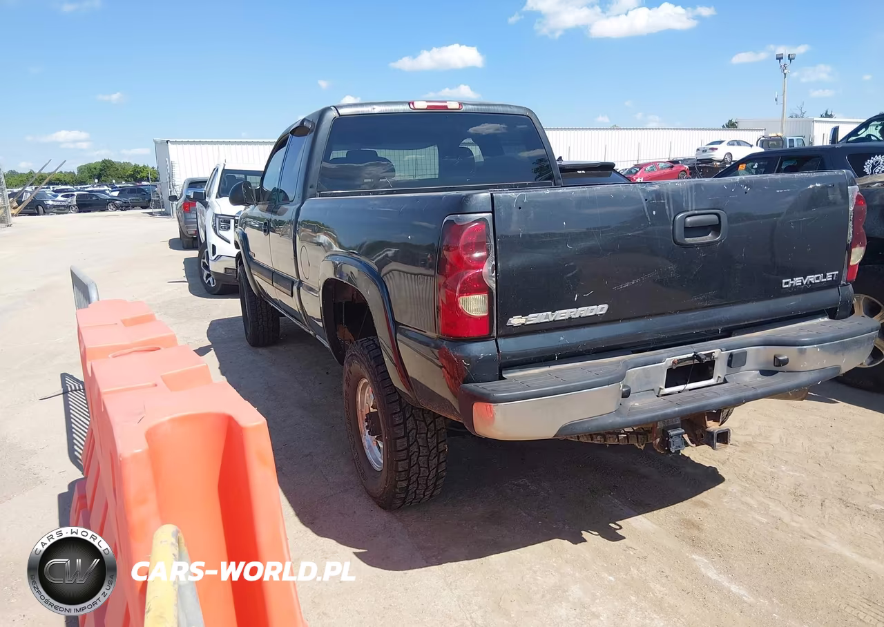 2004 Chevrolet Silverado 2500Hd Ls VIN:1GCHK29UX4E240373 - 3