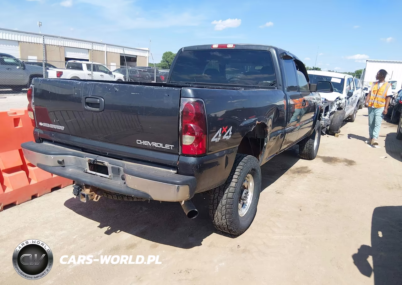 2004 Chevrolet Silverado 2500Hd Ls VIN:1GCHK29UX4E240373 - 4