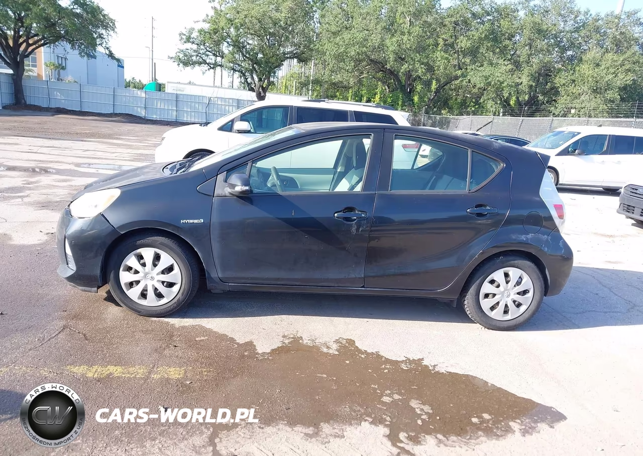 2014 Toyota Prius C One VIN:JTDKDTB3XE1563970 - 14