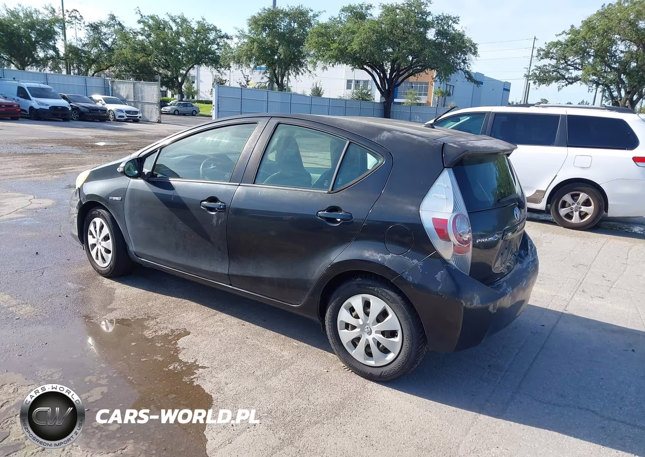2014 Toyota Prius C One VIN:JTDKDTB3XE1563970 - 3