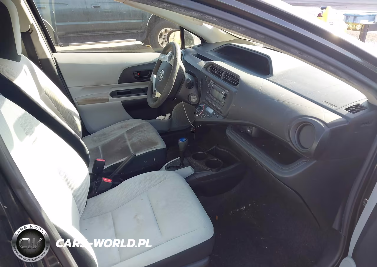 2014 Toyota Prius C One VIN:JTDKDTB3XE1563970 - 5