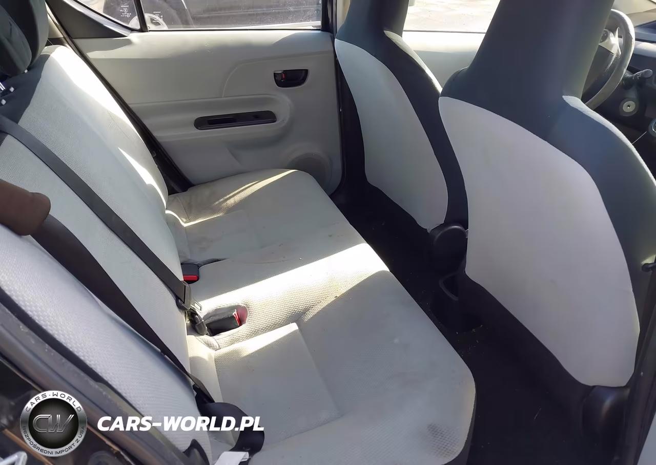 2014 Toyota Prius C One VIN:JTDKDTB3XE1563970 - 8