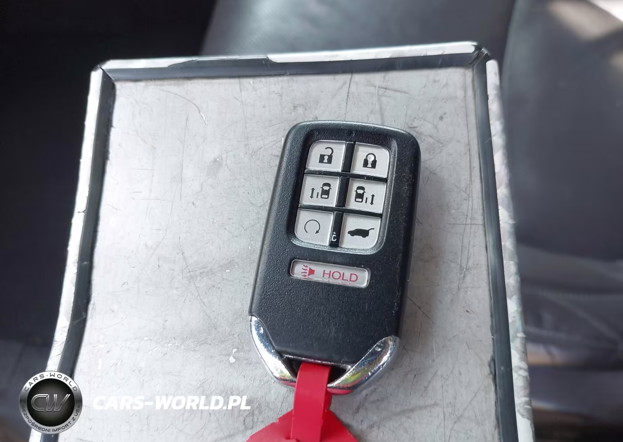 2018 Honda Odyssey Elite VIN:5FNRL6H95JB071380 - 11