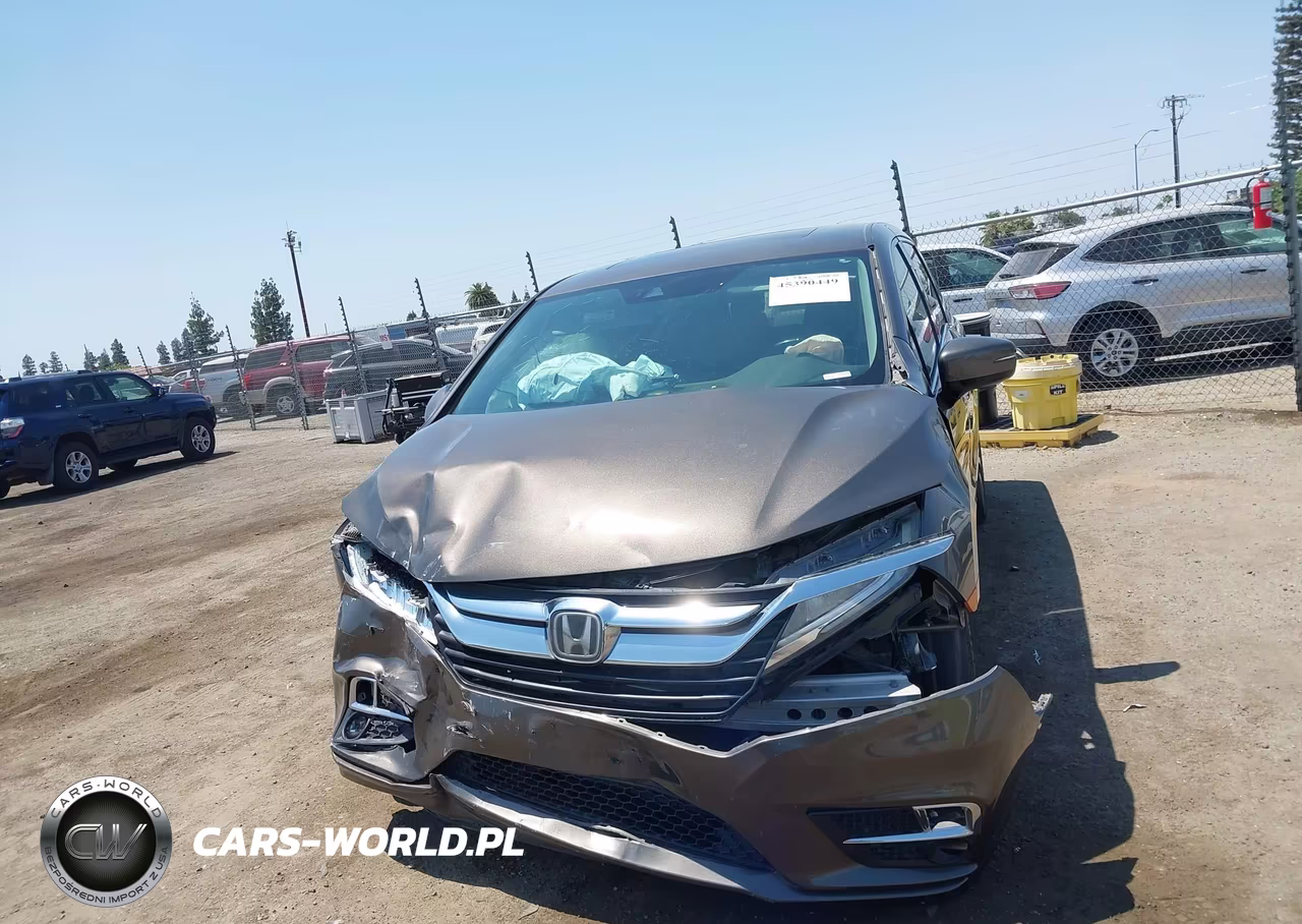 2018 Honda Odyssey Elite VIN:5FNRL6H95JB071380 - 13